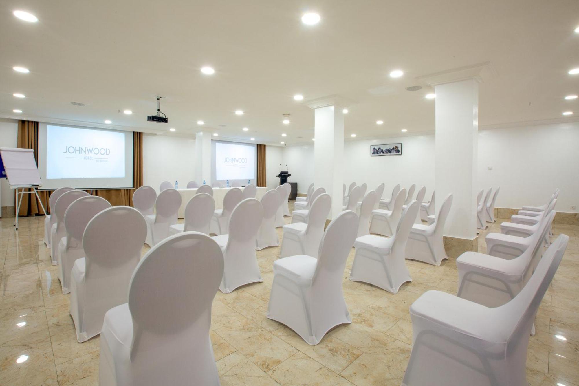 Johnwood Hotel By Bolton Abuja Esterno foto