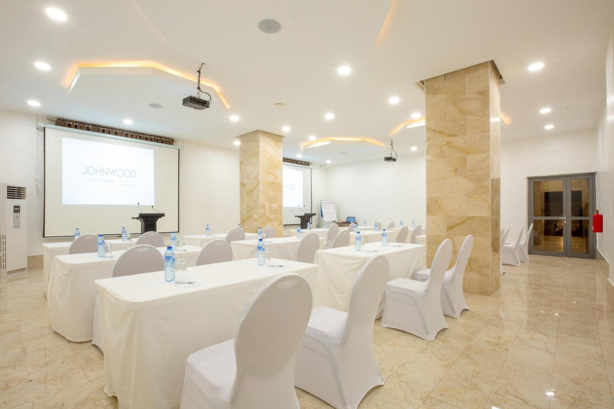 Johnwood Hotel By Bolton Abuja Esterno foto
