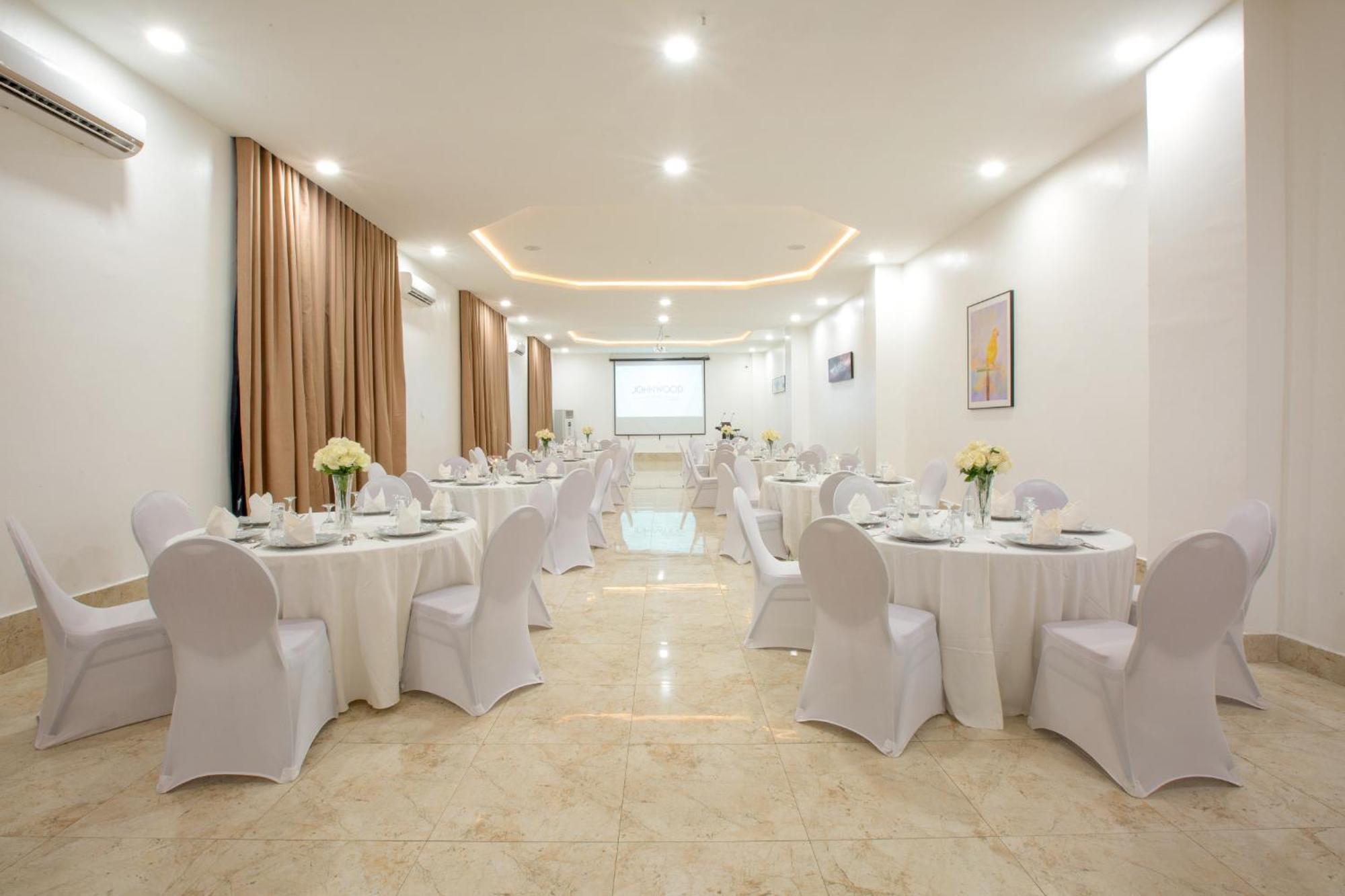 Johnwood Hotel By Bolton Abuja Esterno foto