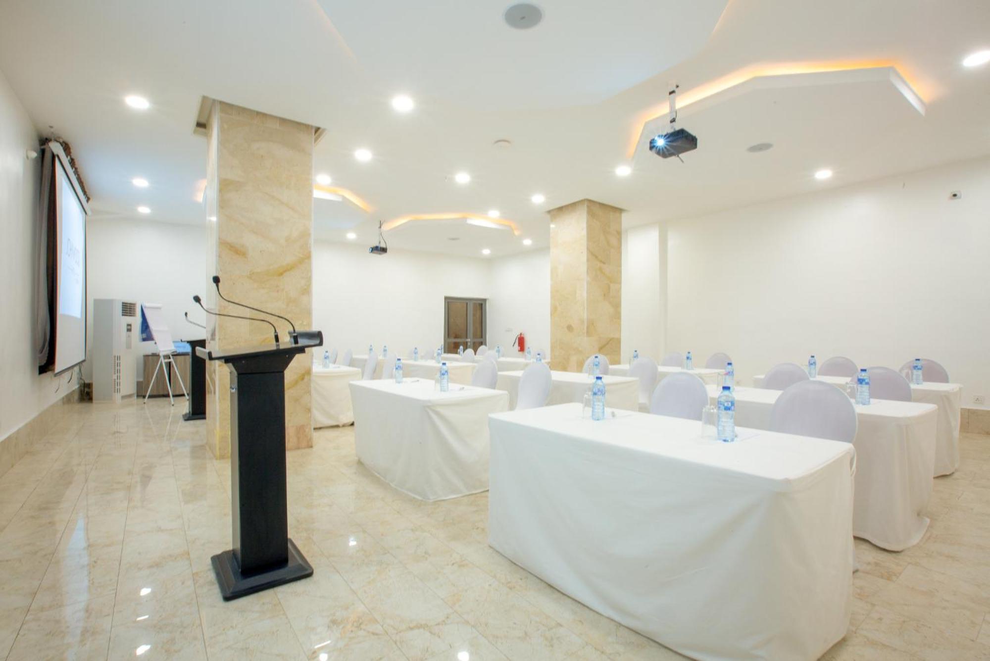 Johnwood Hotel By Bolton Abuja Esterno foto