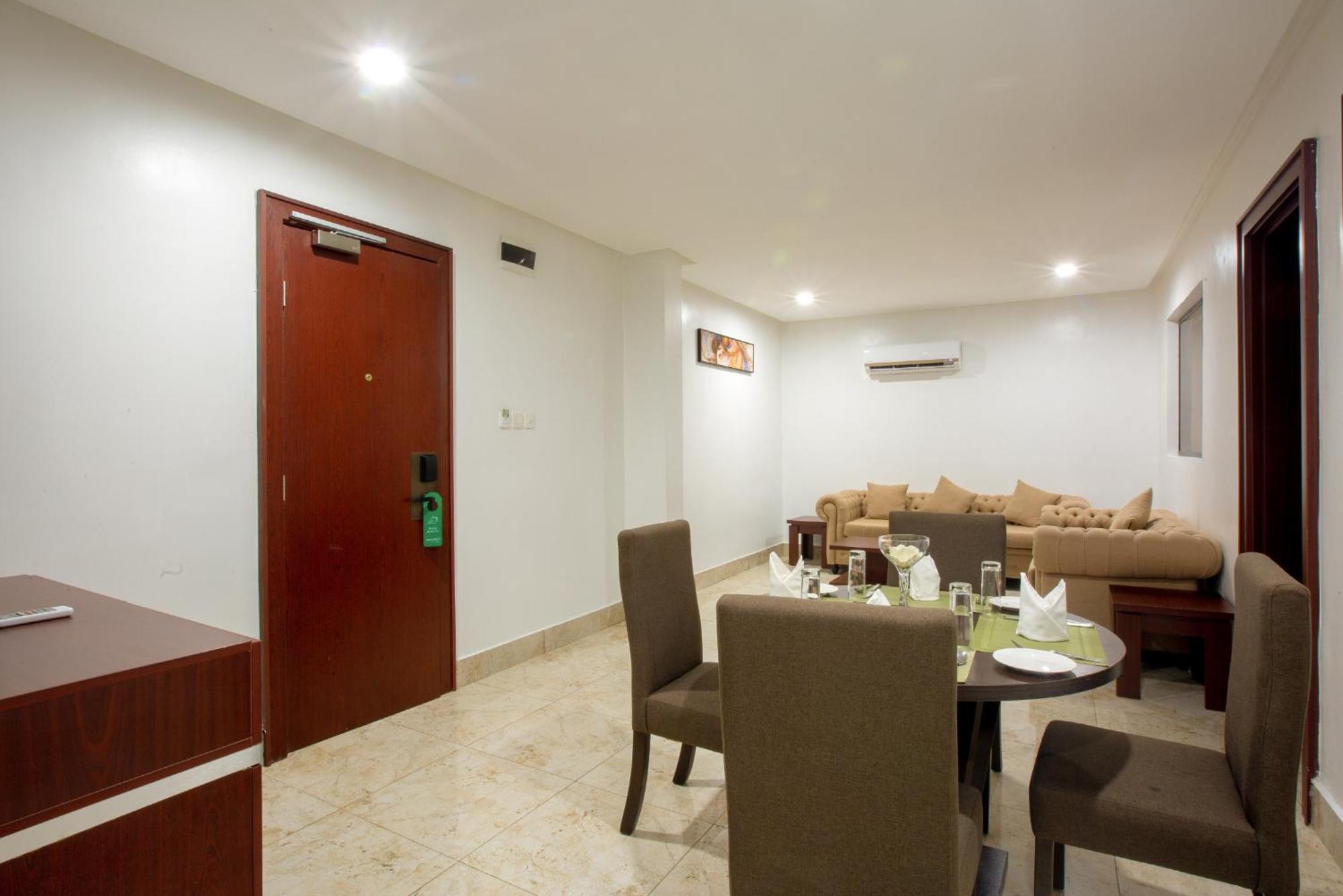 Johnwood Hotel By Bolton Abuja Esterno foto