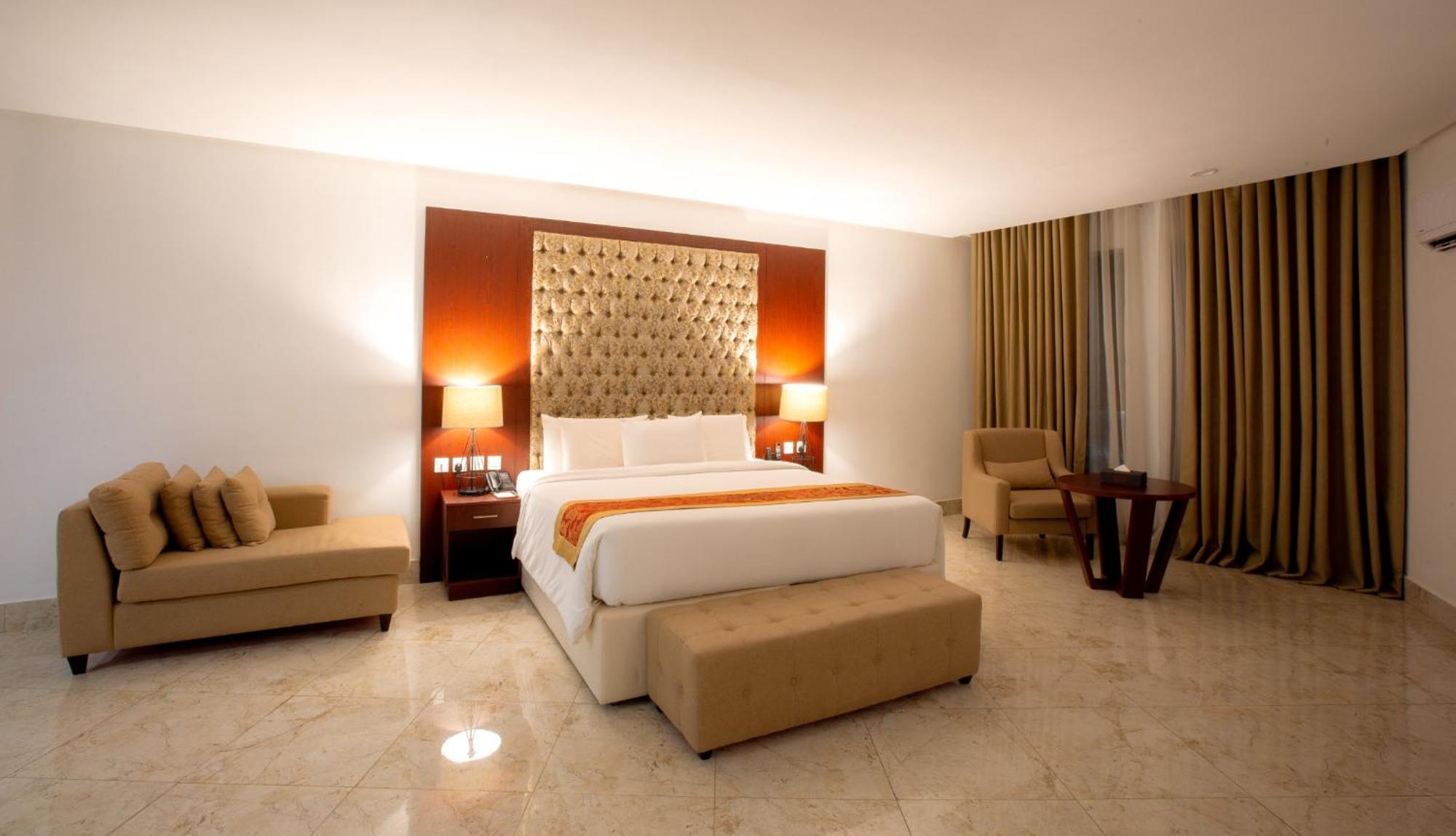 Johnwood Hotel By Bolton Abuja Esterno foto