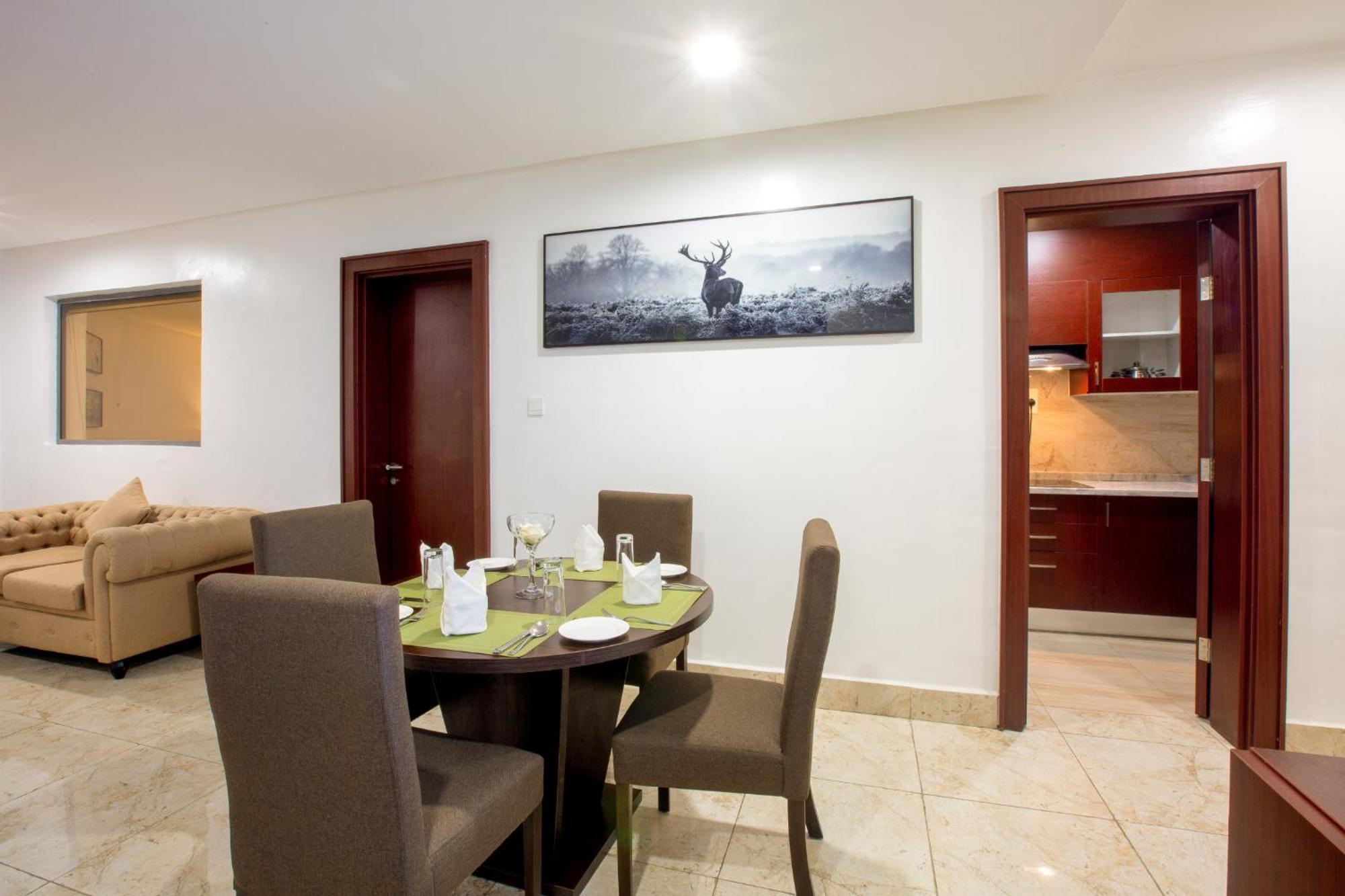Johnwood Hotel By Bolton Abuja Esterno foto