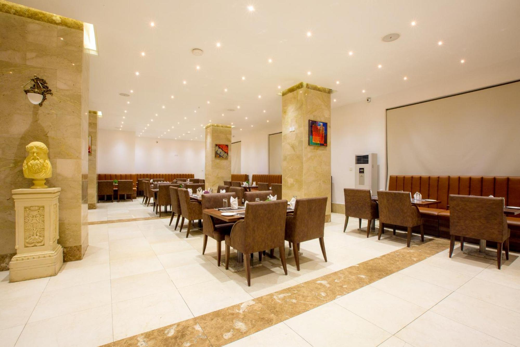 Johnwood Hotel By Bolton Abuja Esterno foto